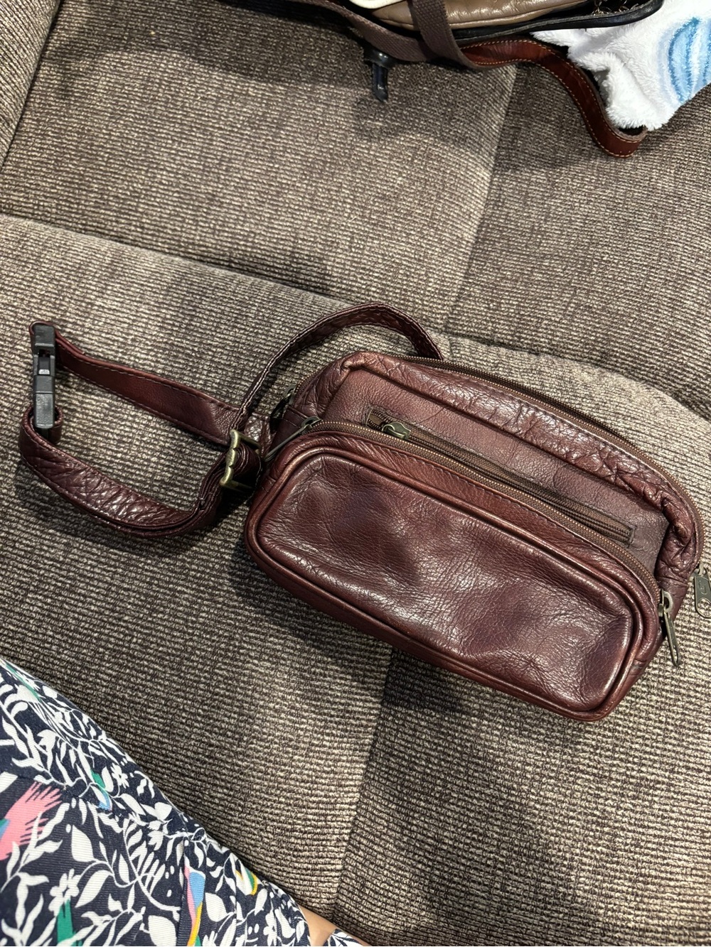 Vintage Crossbody Fanny Pack Bag - Burgundy Leather - Picture 2 of 7